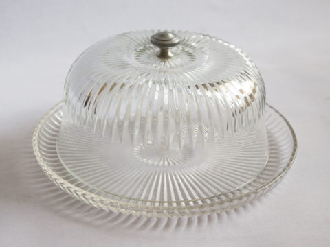 Ancienne cloche et son plateau