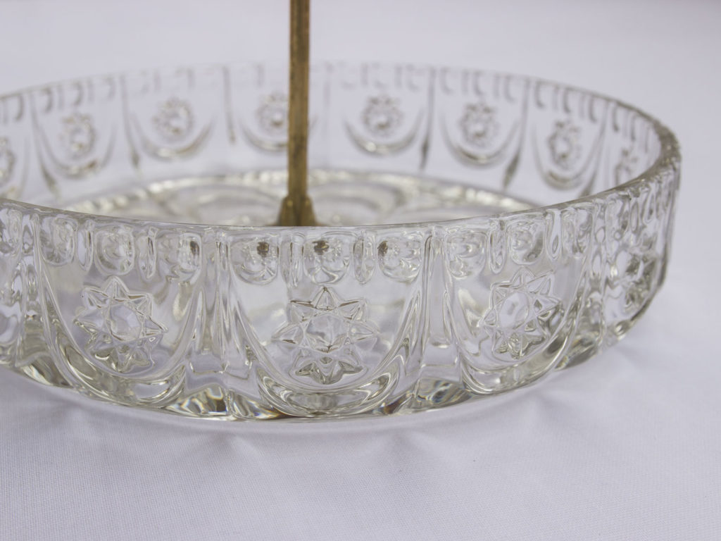 Serviteur en verre ciselé