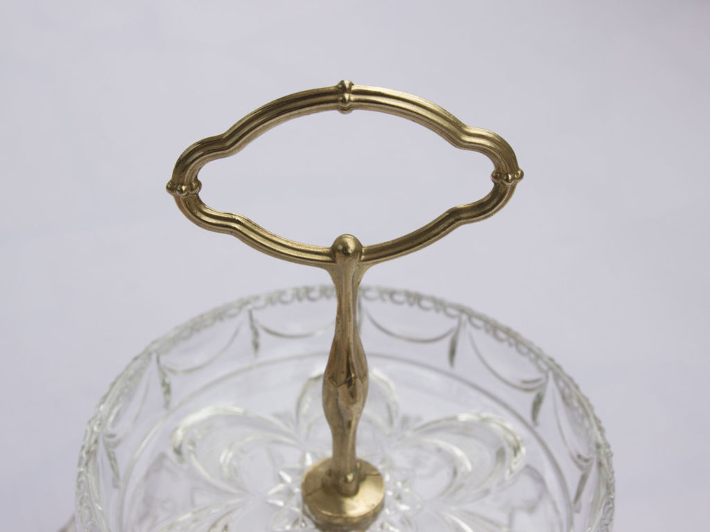 Serviteur en verre ciselé