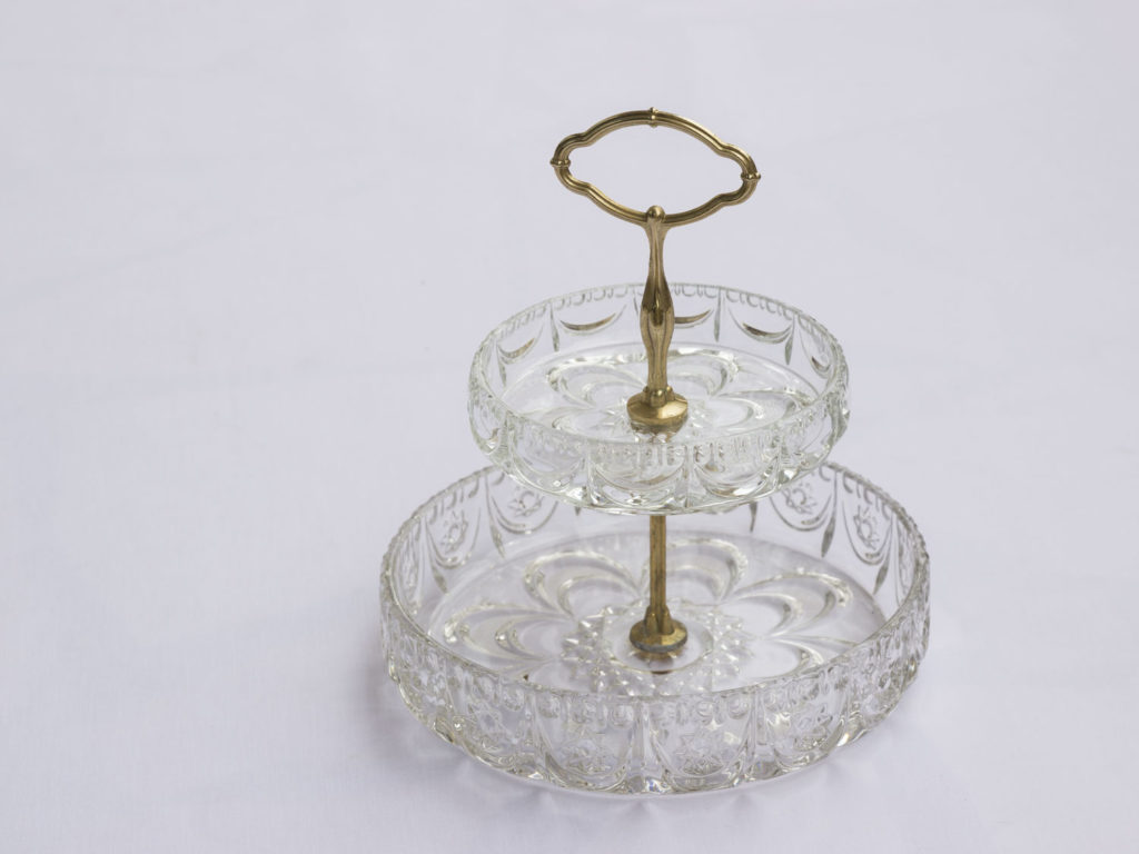 Serviteur en verre ciselé