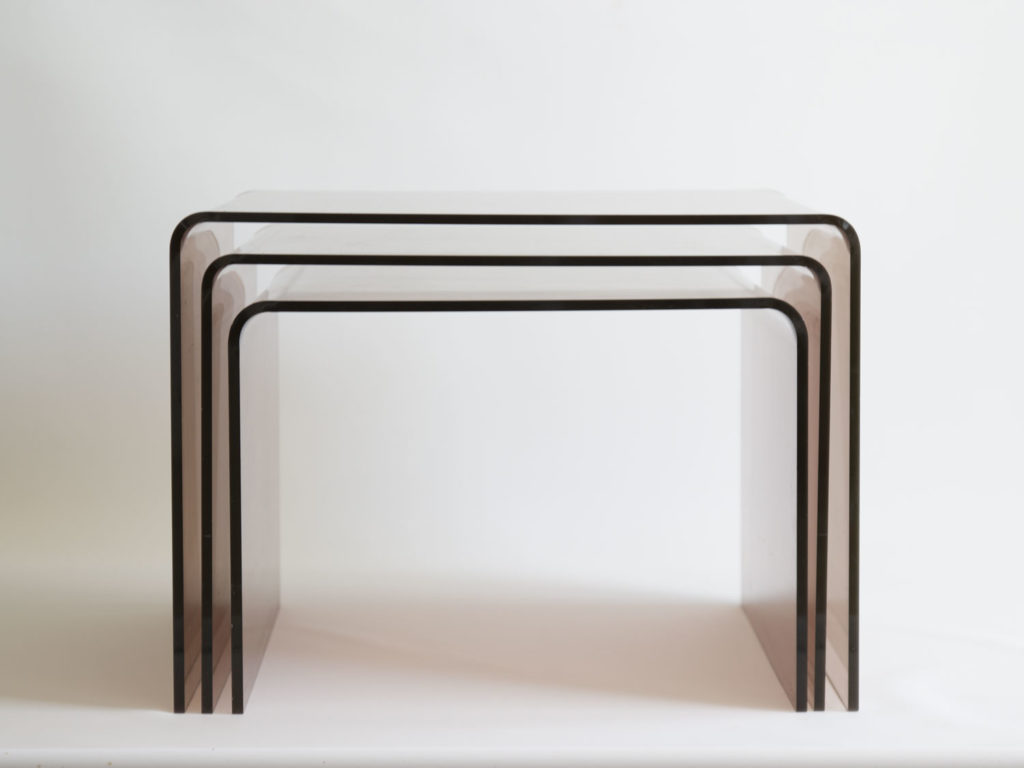 Tables gigognes en plexiglas