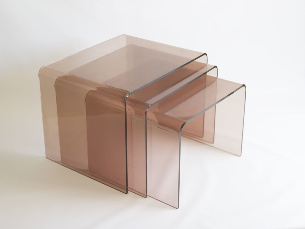 Tables gigognes en plexiglas