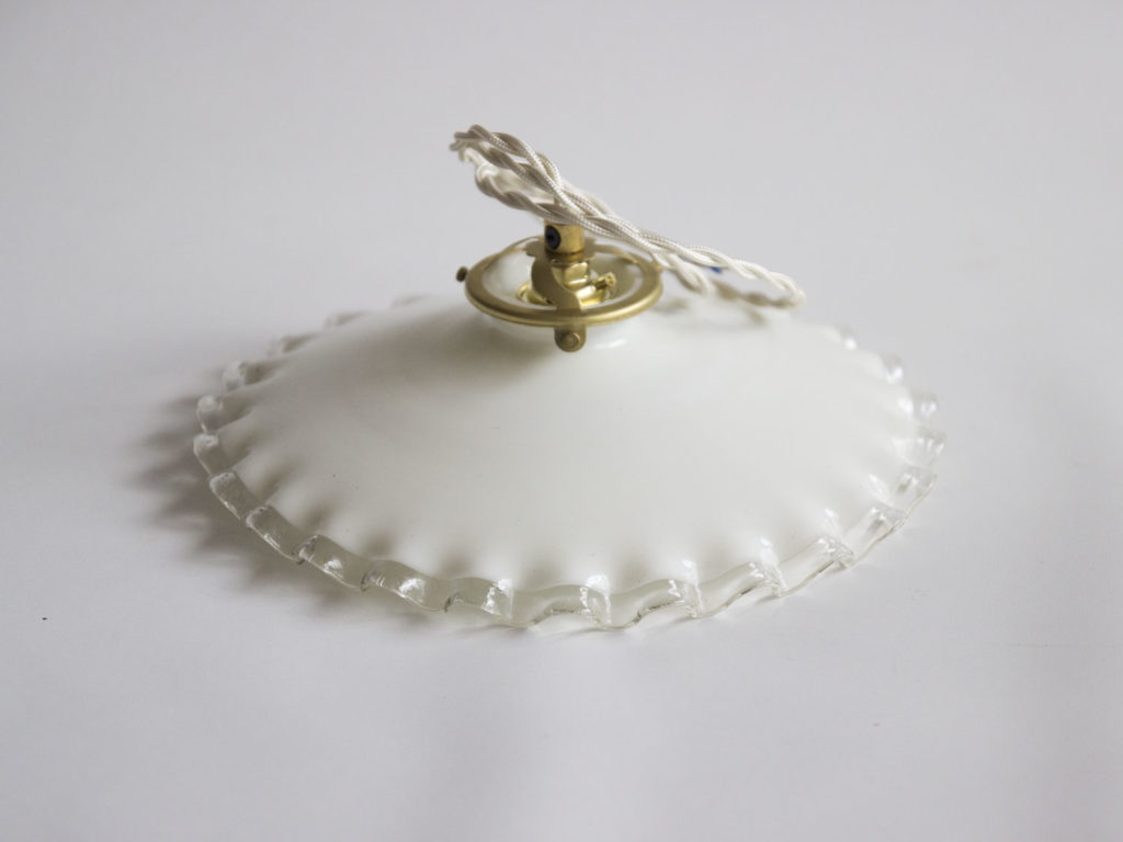 Suspension opaline blanche