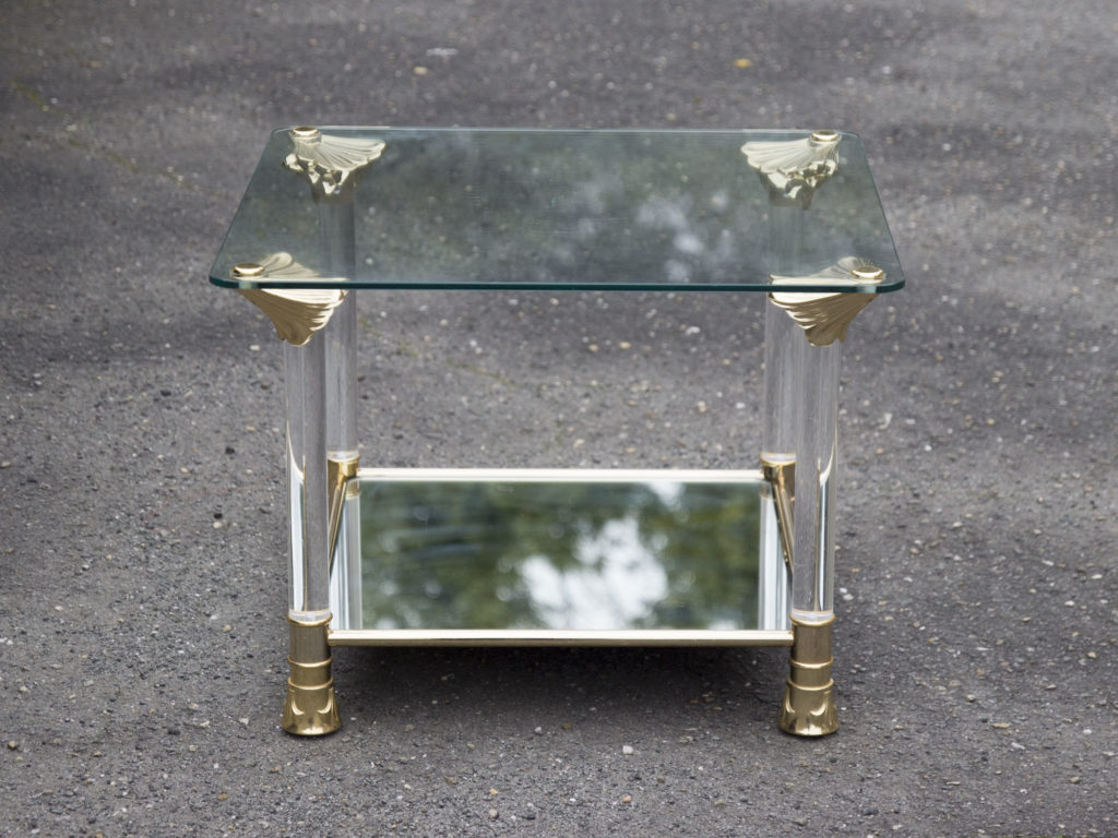 Table basse en plexiglas et verre