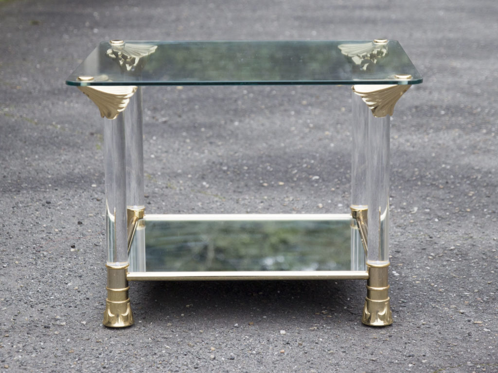 Table basse en plexiglas et verre