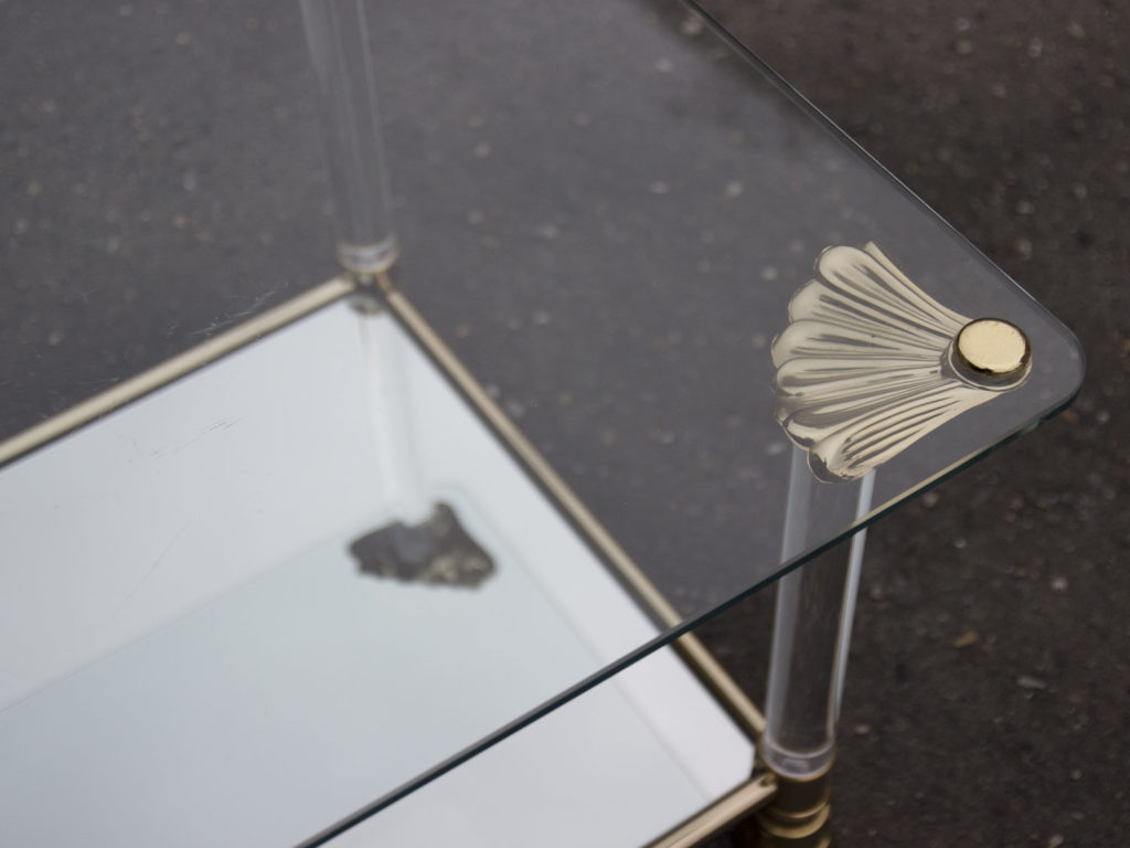 Table basse en plexiglas et verre