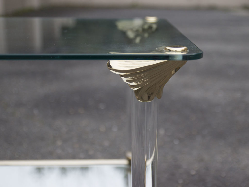 Table basse en plexiglas et verre