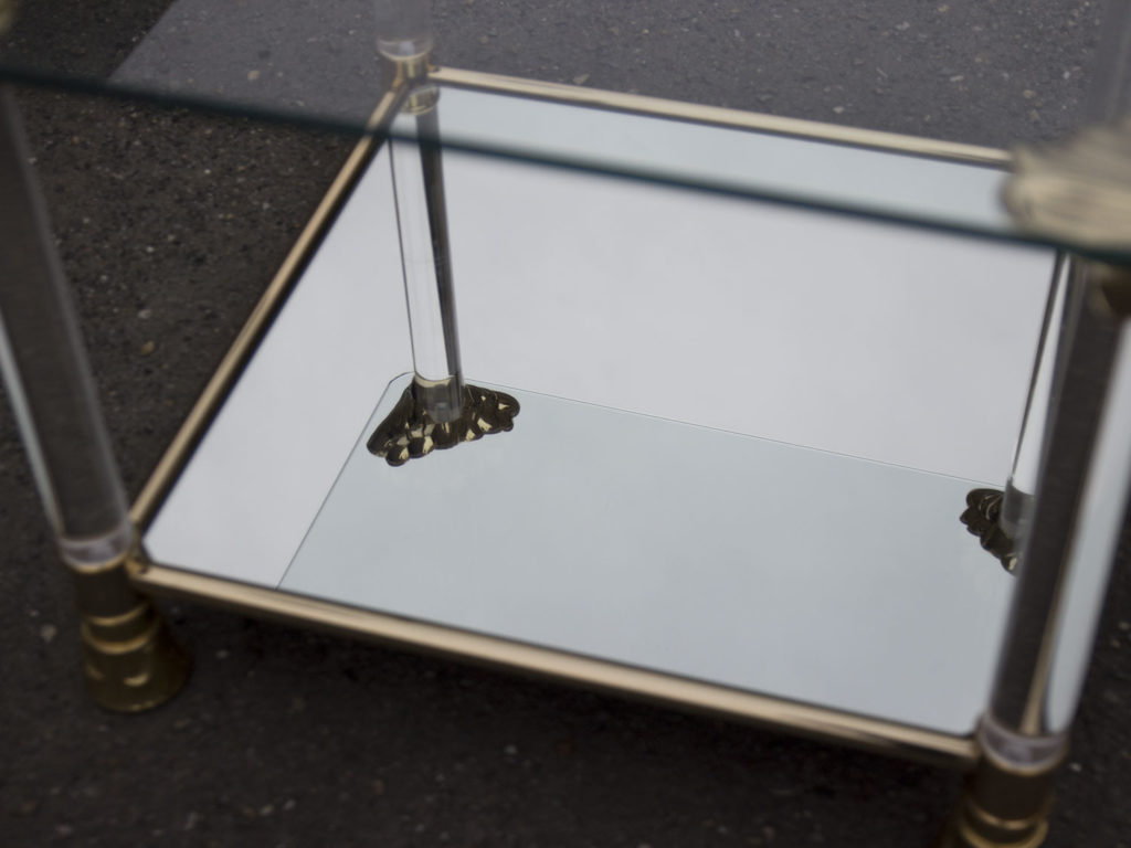 Table basse en plexiglas et verre