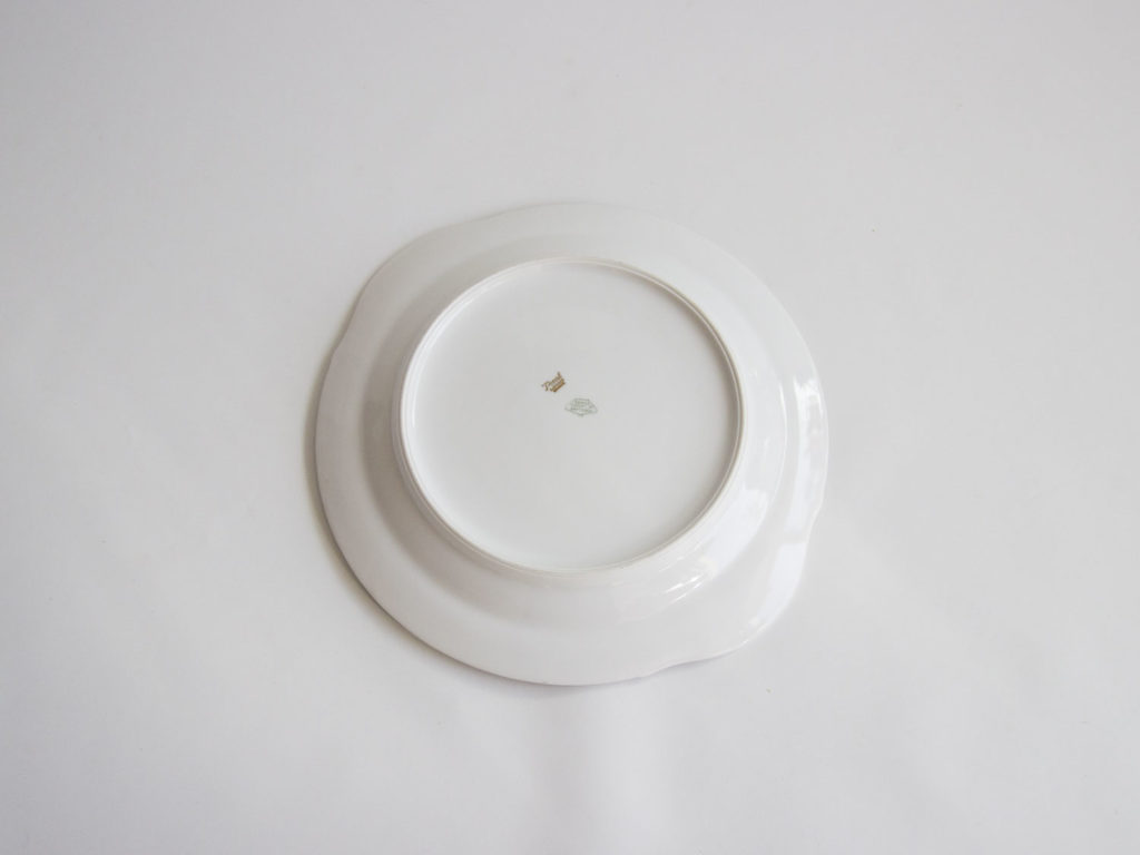 Plat doré en porcelaine de Limoges