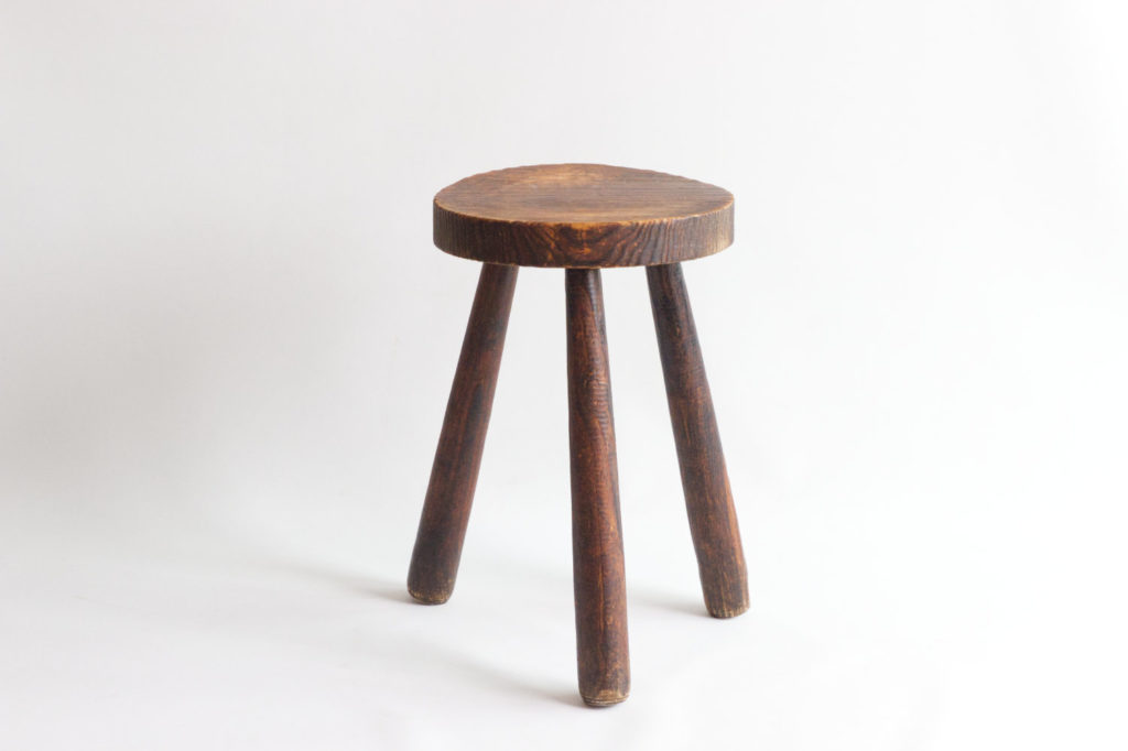 Tabouret tripode en bois