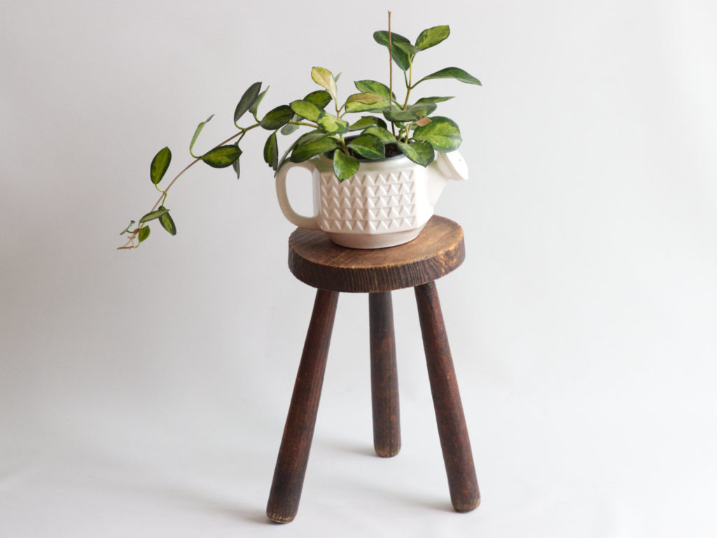 Tabouret tripode en bois