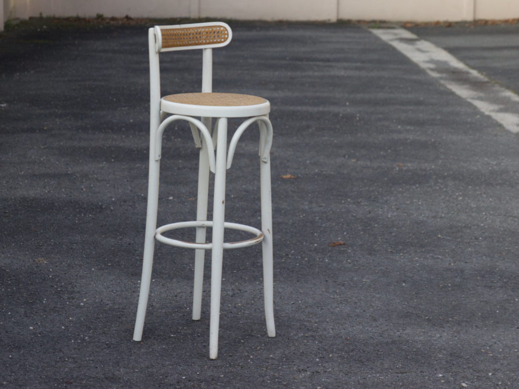 Tabouret de bar canné