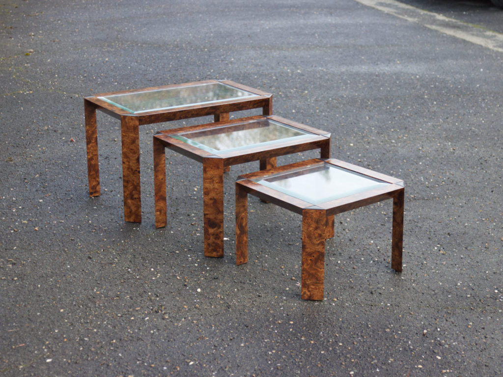 Tables gigognes en verre et imitation bois