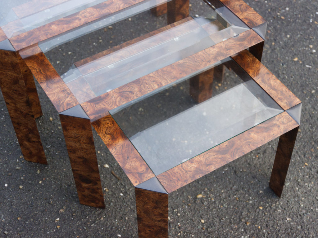 Tables gigognes en verre et imitation bois