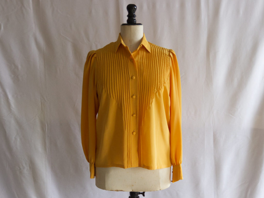 Chemise jaune cousue main