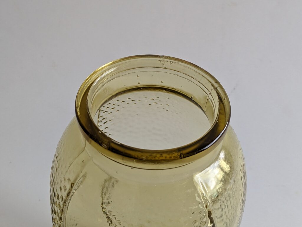 Vase en verre jaune