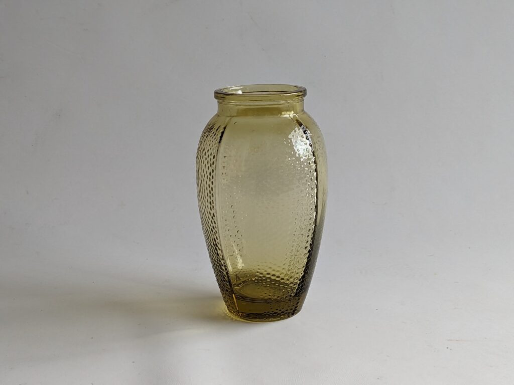 Vase en verre jaune