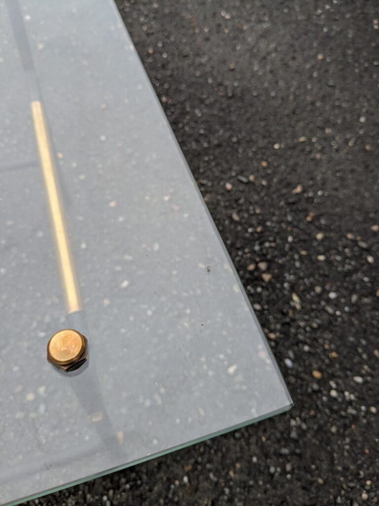 Table basse en verre et métal