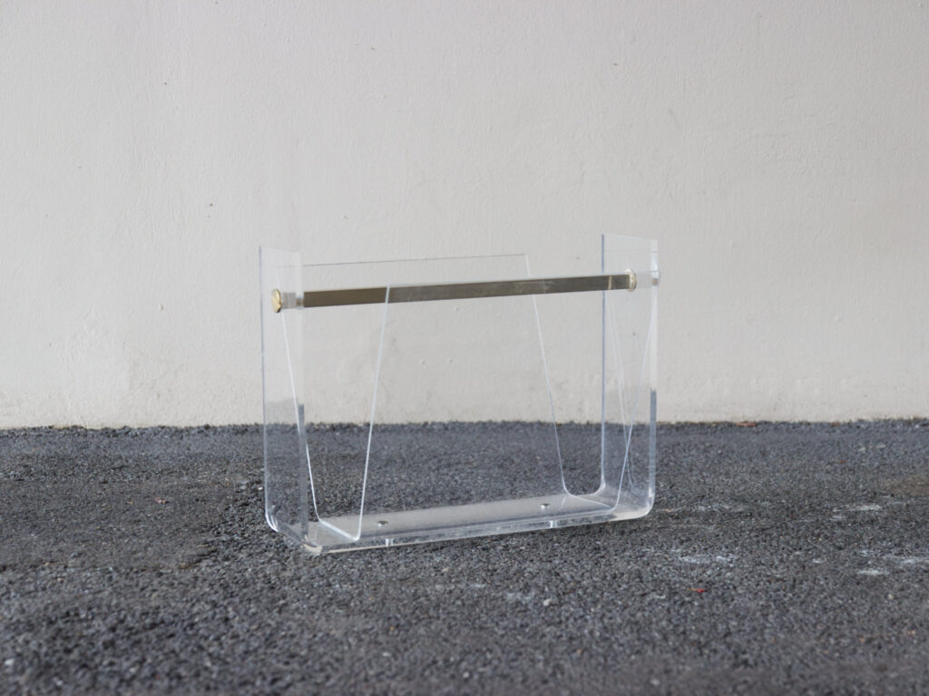 Porte-revues en Plexiglas
