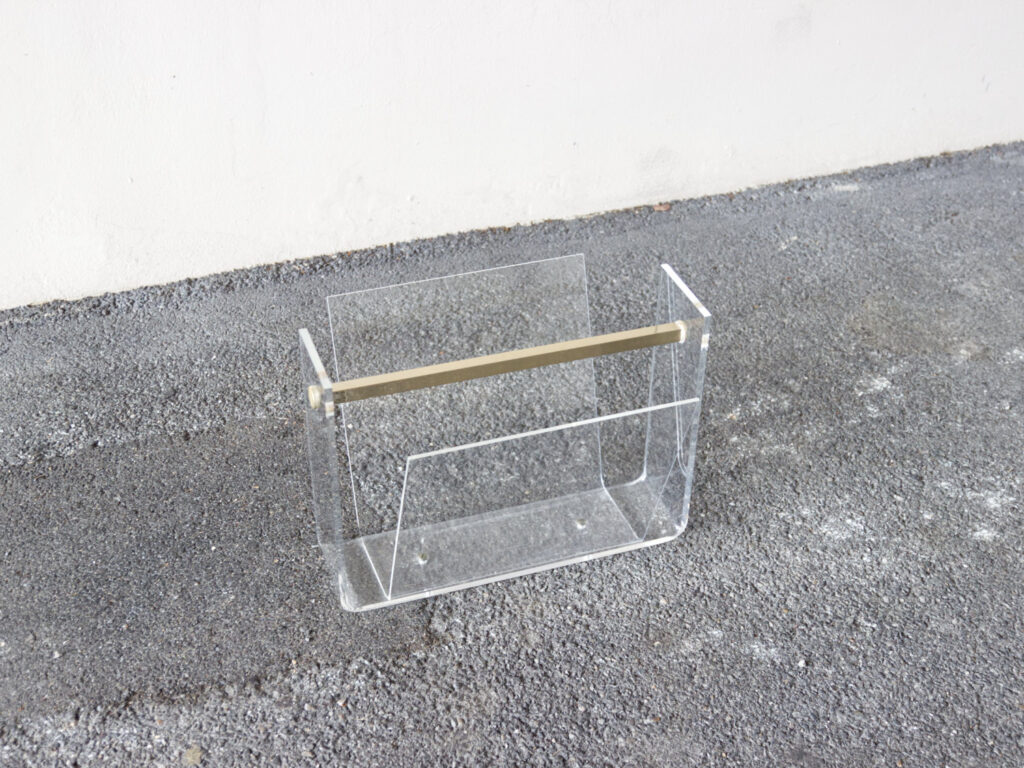 Porte-revues en Plexiglas