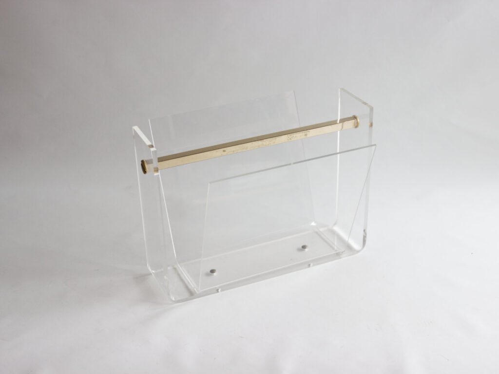 Porte-revues en Plexiglas