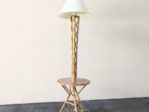 Lampadaire en rotin