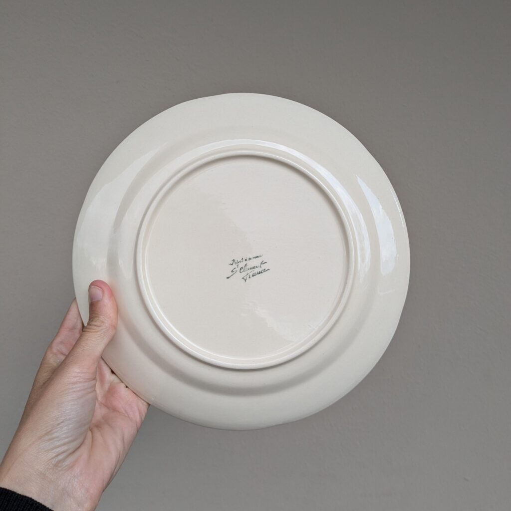 Assiette Saint-Clément en barbotine – Image 3