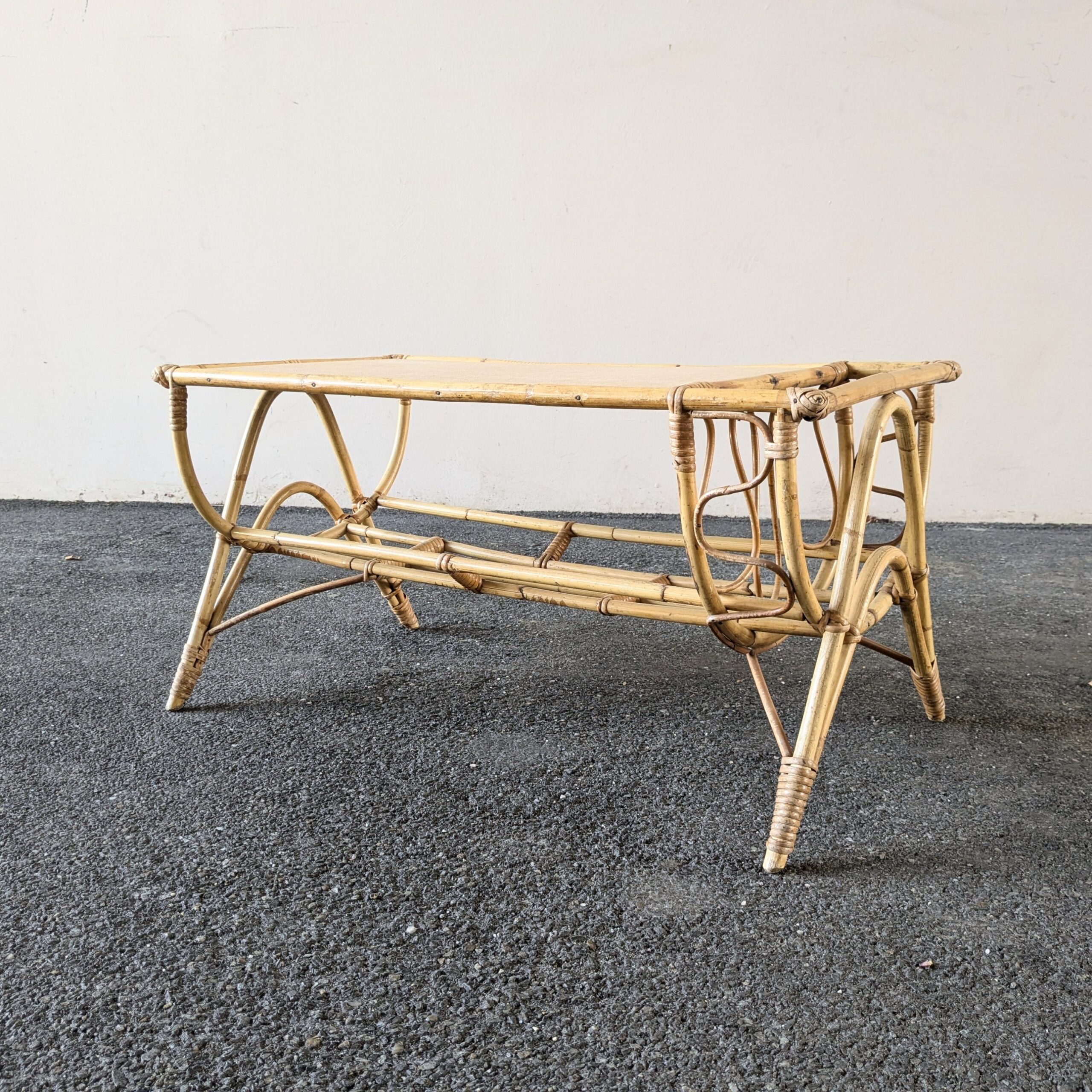 Table basse en rotin