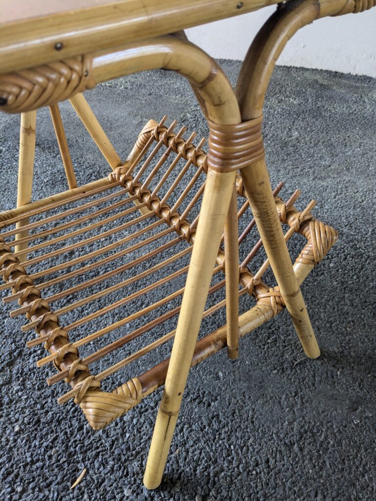 Table d'appoint en rotin – Image 7