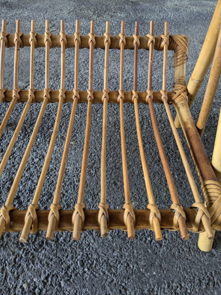 Table d'appoint en rotin – Image 5