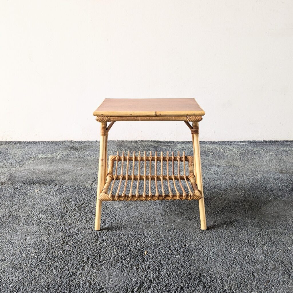 Table d'appoint en rotin – Image 2