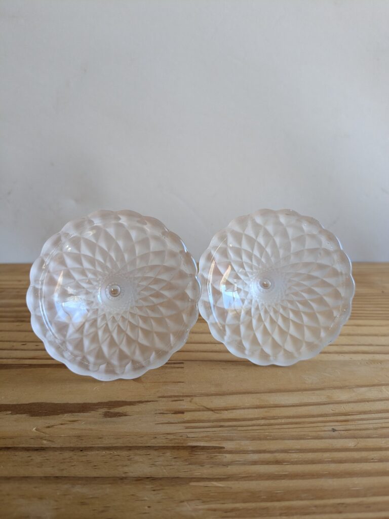 Paire de bougeoirs en verre – Image 4