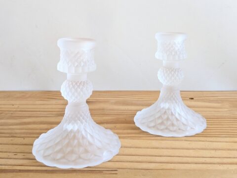 Paire de bougeoirs en verre