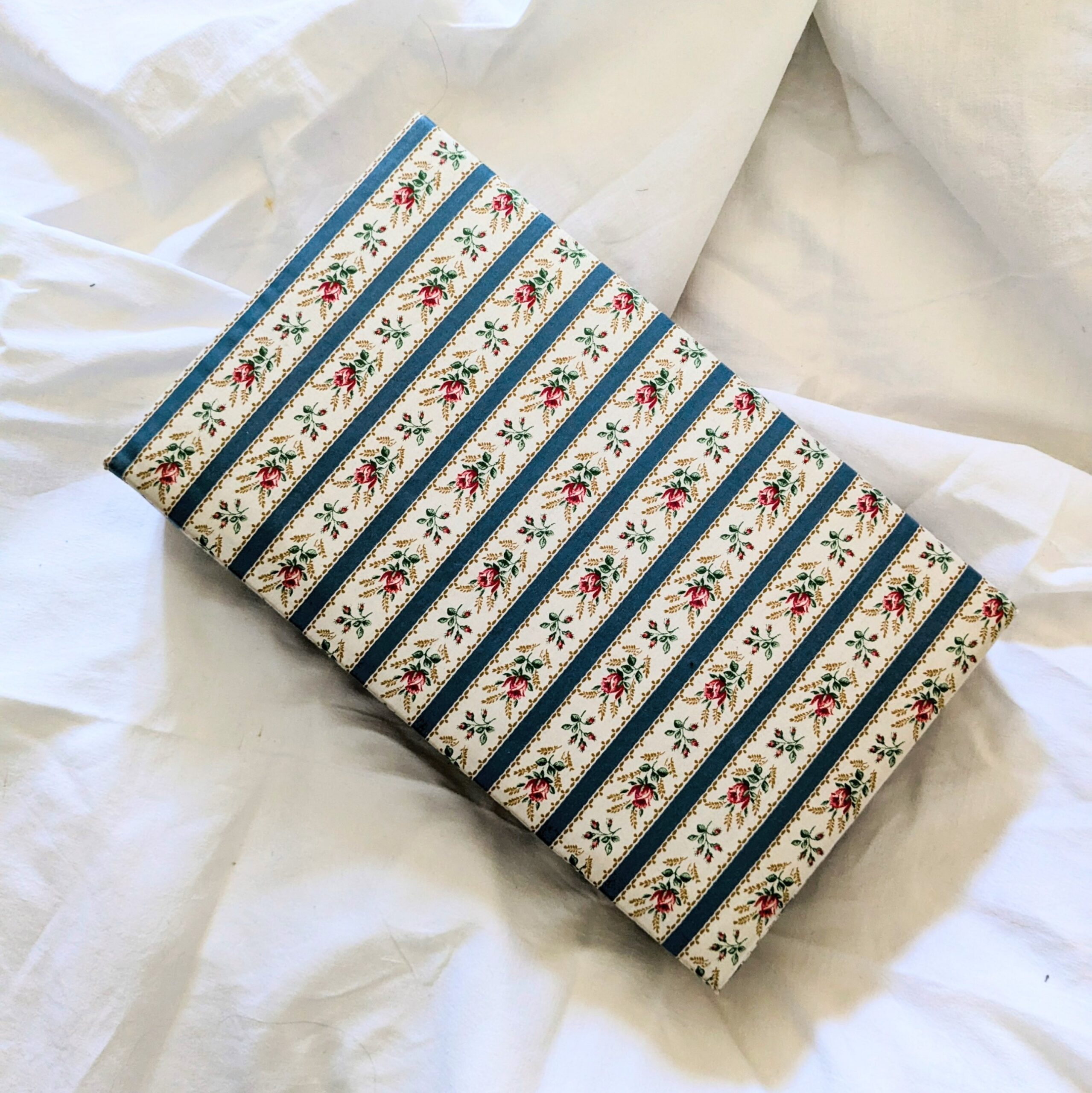 Boite en tissu fleuri