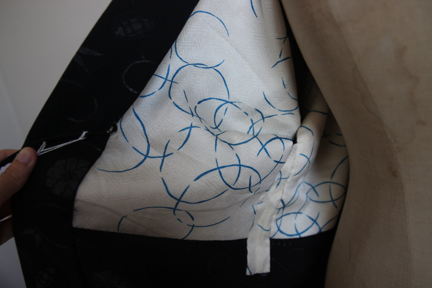 Haori noir rinceaux floraux – Image 7
