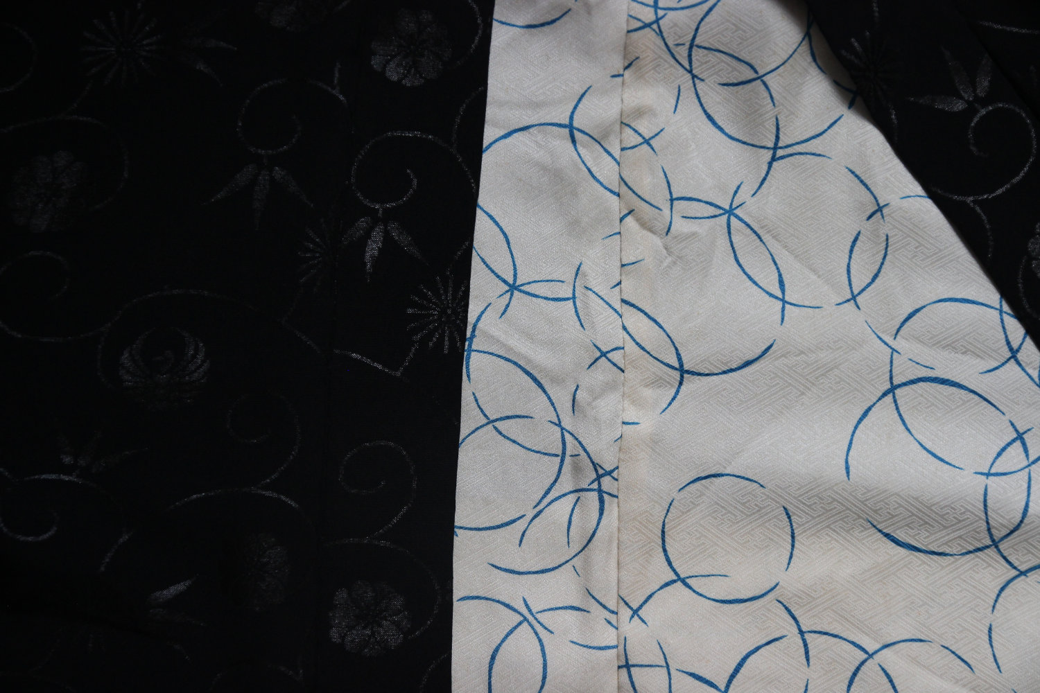 Haori noir rinceaux floraux – Image 5