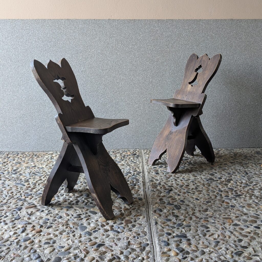 Paire de chaises rustiques